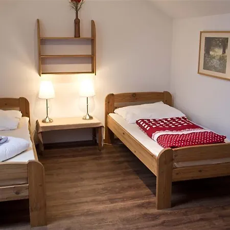 Апартаменты Hof Maiweg *